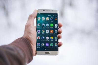 mobile CRM startups - phone with apps mobile CRM startups - phone with apps
